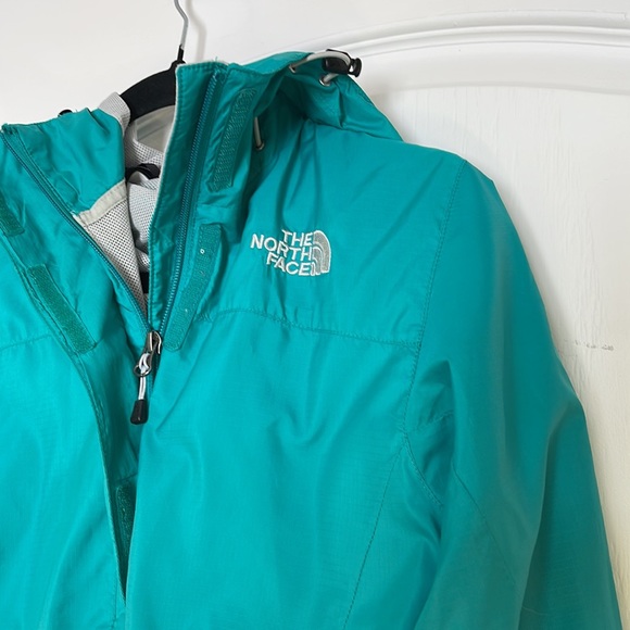 The North Face windbreaker/ rain jacket size XS in EUC beautiful color - Picture 3 of 8